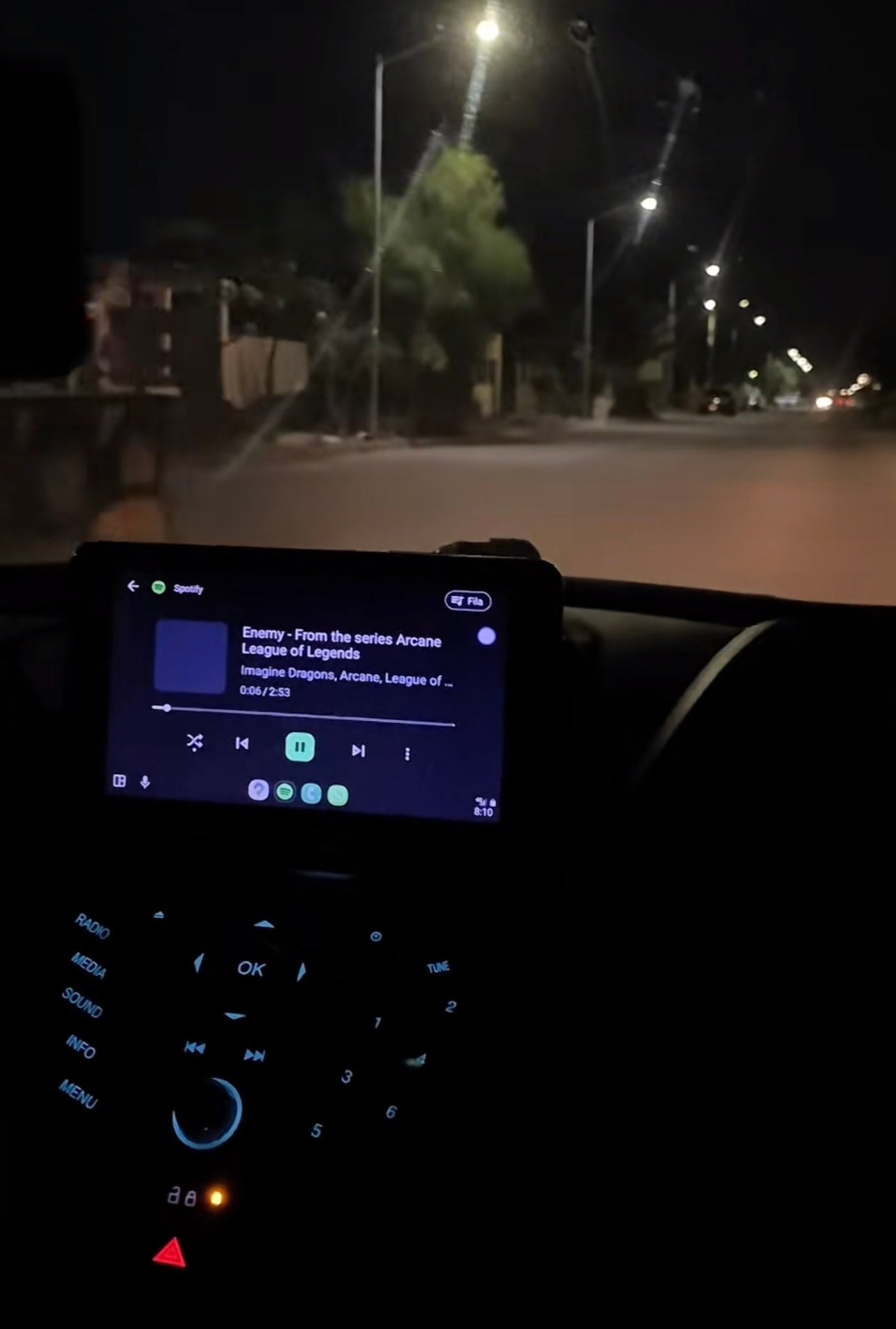 Pantalla Táctil 7" con CarPlay y Android Auto Inalámbricos para Coche